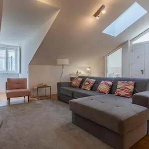 Views By Innkeeper Apartment